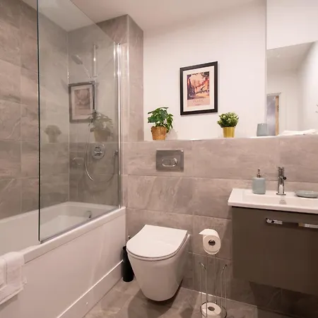 Invergate Sleeps 4 *